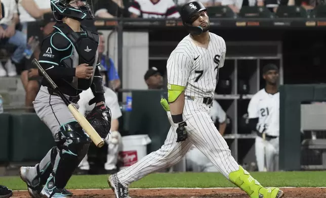Chicago White Sox's Edgar Quero reacts as he flies out to Arizona Diamondbacks center fielder Alek Thomas during the ninth inning of a baseball game in Chicago, Tuesday, June 24, 2025. (AP Photo/Nam Y. Huh)