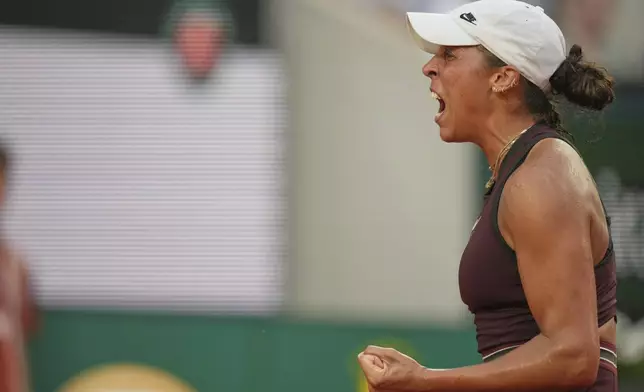 Madison Keys of the U.S. reacts winning a point United States' Sofia Kenin during their third round match of the French Tennis Open, at the Roland-Garros stadium, in Paris, Saturday, May 31, 2025. (AP Photo/Thibault Camus)
