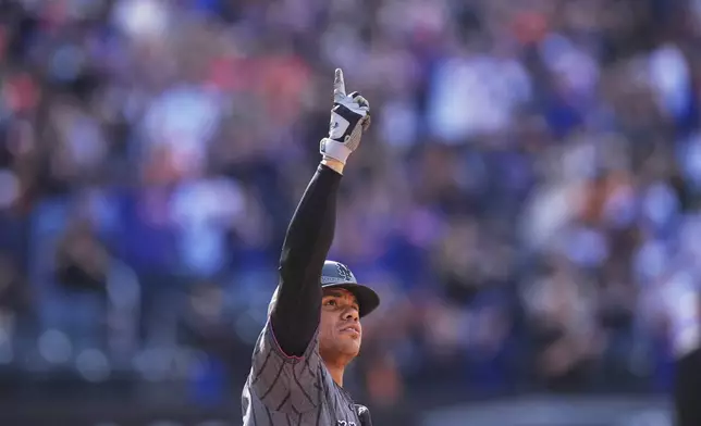 New York Mets' Juan Soto gestures to the crowd as he runs the bases after hitting a home run during the fourth inning of a baseball game against the Colorado Rockies Saturday, May 31, 2025, in New York. (AP Photo/Frank Franklin II)