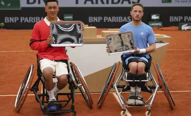 Winner Japan's Tokito Oda, left, and second placed Britain's Alfie Hewett pose with their trophies after the men's wheelchair singles final match of the French Tennis Open at the Roland-Garros stadium in Paris, Saturday, June 7, 2025. (AP Photo/Aurelien Morissard)