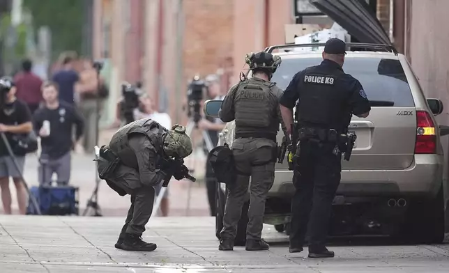 Law enforcement officials investigate after an attack on the Pearl Street Mall Sunday, June 1, 2025, in Boulder, Colo. (AP Photo/David Zalubowski)
