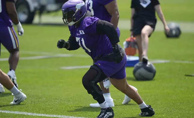 Minnesota Vikings offensive tackle Christian Darrisaw (71) takes part in drills during practice at NFL football minicamp, Tuesday, June 10, 2025, in Eagan, Minn. (AP Photo/Abbie Parr)