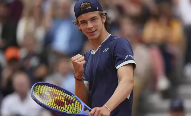 Germany's Niels Mcdonald reacts during boys' singles final match of the French Tennis Open at the Roland-Garros against Germany's Max Schoenhaus in Paris, Saturday, June 7, 2025. (AP Photo/Thibault Camus)