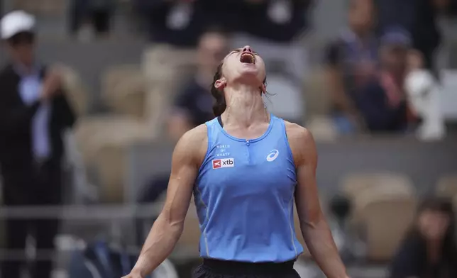 France's Lois Boisson celebrates as she won the fourth round match of the French Tennis Open against Jessica Pegula of the U.S. at the Roland-Garros stadium in Paris, Monday, June 2, 2025. (AP Photo/Thibault Camus)