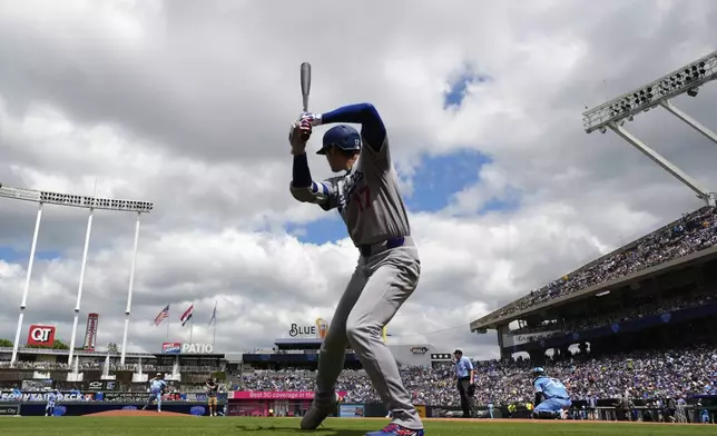Los Angeles Dodgers' Shohei Ohtani warms up on deck before a baseball game against the Kansas City Royals, Saturday, June 28, 2025, in Kansas City, Mo. (AP Photo/Charlie Riedel)
