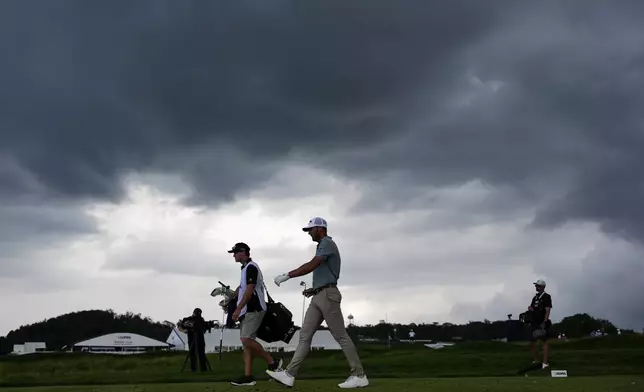 Sam Burns walks down the sixth fairway during the final round of the U.S. Open golf tournament at Oakmont Country Club Sunday, June 15, 2025, in Oakmont, Pa. (AP Photo/Charlie Riedel)