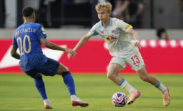 Red Bull Salzburg's Frans Kratzig, right, takes on Al-Hilal's Joao Cancelo during the Club World Cup Group H soccer match between Salzburg and Al Hilal in Washington, Sunday, June 22, 2025. (AP Photo/Julia Demaree Nikhinson)