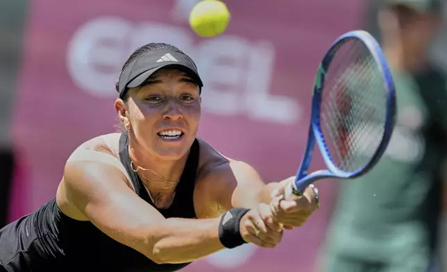 US Jessica Pegula plays a shot against Poland's Iga Swiatek durimg the final match at the WTA tennis tournament in Bad Homburg, Germany, Saturday, June 28, 2025. (AP Photo/Michael Probst)