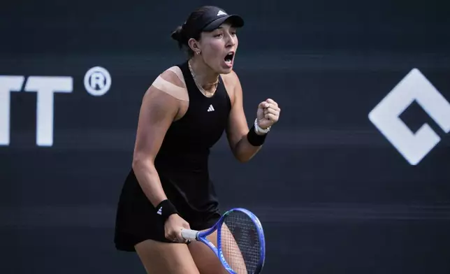 US Jessica Pegula celebrates after winning against Poland's Iga Swiatek in the final match at the WTA tennis tournament in Bad Homburg, Germany, Saturday, June 28, 2025. (AP Photo/Michael Probst)