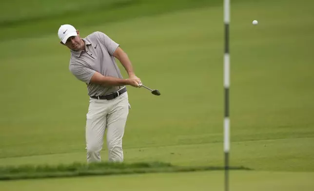 Rory McIlroy, of Northern Ireland, chips onto the seventh green during the third round of the U.S. Open golf tournament at Oakmont Country Club Saturday, June 14, 2025, in Oakmont, Pa. (AP Photo/Carolyn Kaster)