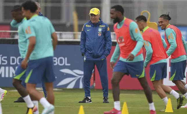Brazil's coach Carlo Ancelotti leads a training session ahead of a World Cup 2026 qualifier soccer match against Ecuador in Sao Paulo, Tuesday, June 3, 2025. (AP Photo/Andre Penner)