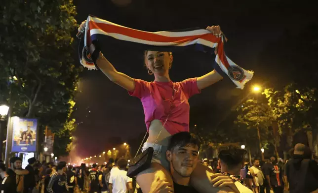 PSG supporters celebrate after the Champions League final soccer match between Paris Saint-Germain and Inter Milan, Sunday, June 1, 2025 in Paris. (AP Photo/Thomas Padilla)