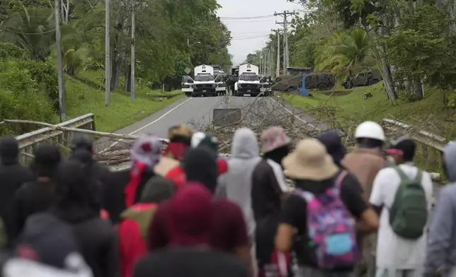 Anti-government protesters block a highway in the Indigenous Embera community of Arimae, Panama, Thursday, June 5, 2025. (AP Photo/Matias Delacroix)