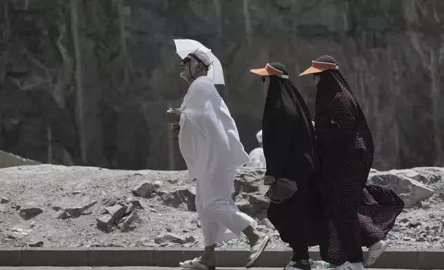 Muslim pilgrims, prepare to enter the Grand Mosque, during the annual hajj pilgrimage in Mecca, Saudi Arabia, Monday, June 2, 2025. (AP Photo/Amr Nabi)