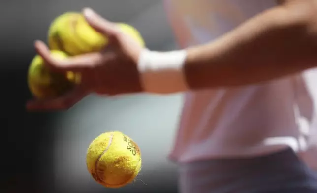 Russia's Liudmila Samsonova holds balls as she prepares to serve against China's Zheng Qinwen during their fourth round match of the French Tennis Open, at the Roland-Garros stadium, in Paris, Sunday, June 1 2025. (AP Photo/Lindsey Wasson)