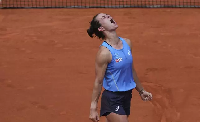 France's Lois Boisson celebrates as she won the fourth round match of the French Tennis Open against Jessica Pegula of the U.S. at the Roland-Garros stadium in Paris, Monday, June 2, 2025. (AP Photo/Christophe Ena)