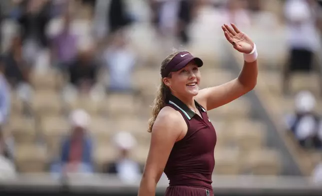 Russia's Mirra Andreeva celebrates as she won the fourth round match of the French Tennis Open against Australia's Daria Kasatkina at the Roland-Garros stadium in Paris, Monday, June 2, 2025. (AP Photo/Christophe Ena)