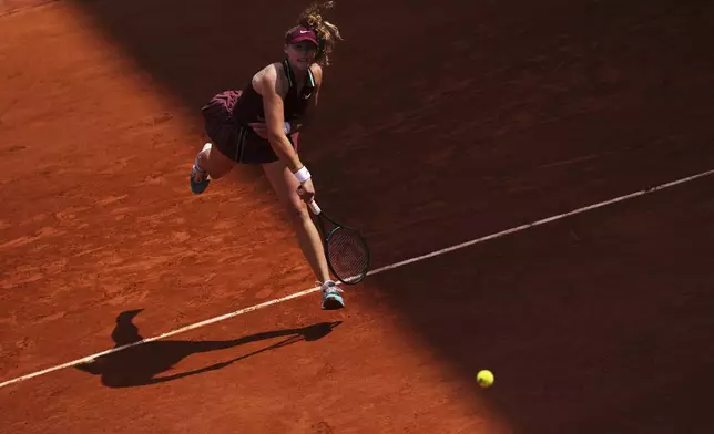 Russia's Mirra Andreeva plays a shot against Australia's Daria Kasatkina during their fourth round match of the French Tennis Open at the Roland-Garros stadium in Paris, Monday, June 2, 2025. (AP Photo/Christophe Ena)