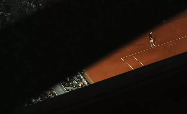 Britain's Jack Draper prepares to serve against France's Gael Monfils during a second-round match of the French Tennis Open at the Roland-Garros stadium in Paris, Thursday, May 29, 2025. (AP Photo/Lindsey Wasson)