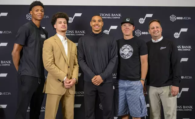 Utah Jazz drafted players, left to right, Ace Bailey, Walter Clayton Jr., John Tonje, team owner Ryan Smith, and Austin Ainge, President of Basketball Operations for the Utah Jazz, pose during the Utah Jazz player introduction press conference Sunday, June 29, 2025, in Salt Lake City. (AP Photo/Tyler Tate)