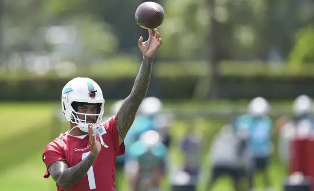 Miami Dolphins quarterback Tua Tagovailoa throws a pass during practice at NFL football minicamp, Tuesday, June 10, 2025, in Miami Gardens, Fla. (AP Photo/Rebecca Blackwell)