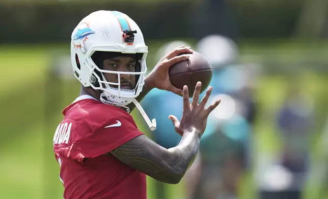 Miami Dolphins quarterback Tua Tagovailoa lines up a pass during practice at NFL football minicamp, Tuesday, June 10, 2025, in Miami Gardens, Fla. (AP Photo/Rebecca Blackwell)