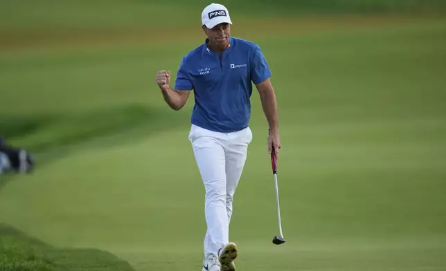 Viktor Hovland, of Norway, pumps his fist after making a putt on the 15th hole during the third round of the U.S. Open golf tournament at Oakmont Country Club Saturday, June 14, 2025, in Oakmont, Pa. (AP Photo/Charlie Riedel)