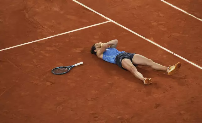 France's Lois Boisson celebrates as she won the quarterfinal match of the French Tennis Open against Russia's Mirra Andreeva at the Roland-Garros stadium in Paris, Wednesday, June 4, 2025. (AP Photo/Christophe Ena)