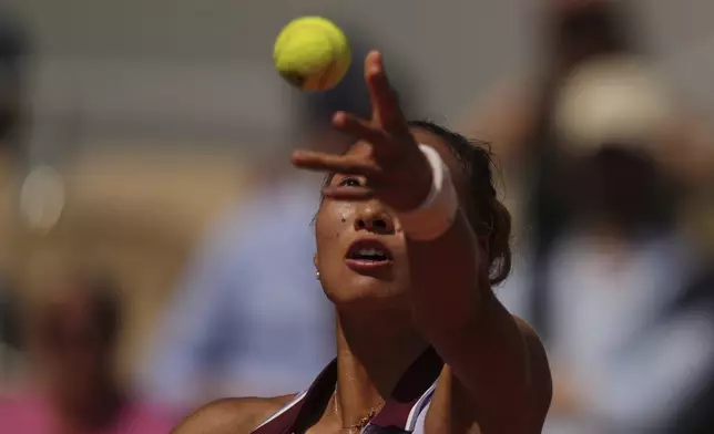 China's Qinwen Zheng serves against Aryna Sabalenka of Belarus during their quarterfinal match of the French Tennis Open at the Roland-Garros stadium in Paris, Tuesday, June 3, 2025. (AP Photo/Aurelien Morissard)
