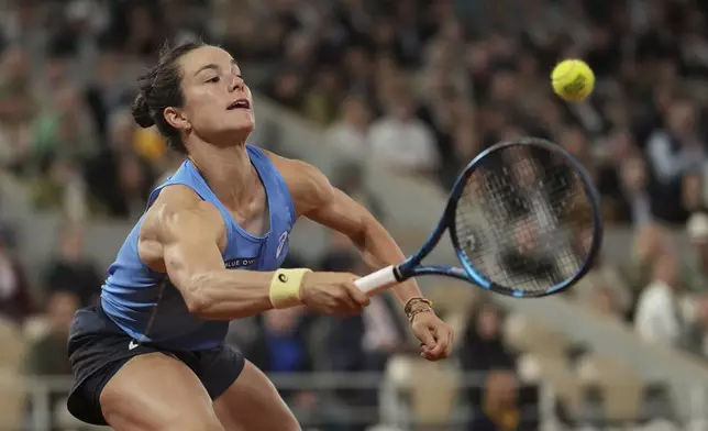 France's Lois Boisson plays a shot against Russia's Mirra Andreeva during their quarterfinal match of the French Tennis Open at the Roland-Garros stadium in Paris, Wednesday, June 4, 2025. (AP Photo/Christophe Ena)