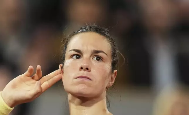 France's Lois Boisson celebrates after winning the first set against Russia's Mirra Andreeva during their quarterfinal match of the French Tennis Open at the Roland-Garros stadium in Paris, Wednesday, June 4, 2025. (AP Photo/Christophe Ena)