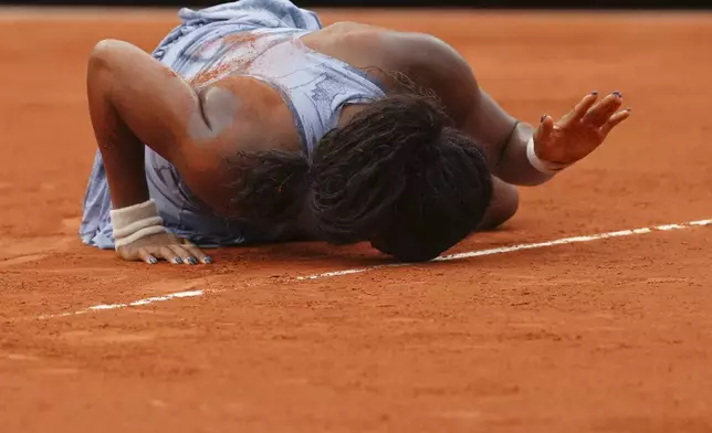 Coco Gauff of the U.S. celebrates as she won the final match of the French Tennis Open against Aryna Sabalenka of Belarus at the Roland-Garros stadium in Paris, Saturday, June 7, 2025. (AP Photo/Aurelien Morissard)
