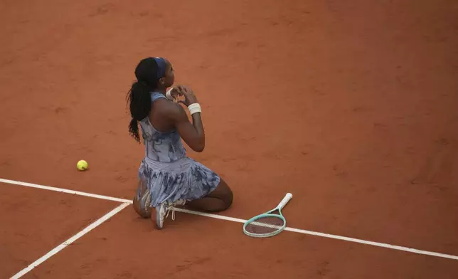 Coco Gauff of the U.S. celebrates as she won the final match of the French Tennis Open against Aryna Sabalenka of Belarus at the Roland-Garros stadium in Paris, Saturday, June 7, 2025. (AP Photo/Christophe Ena)