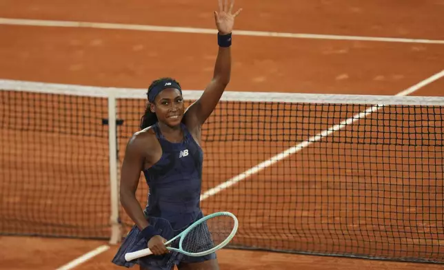 Coco Gauff of the U.S. celebrates as she won the semifinal match of the French Tennis Open against France's Lois Boisson at the Roland-Garros stadium in Paris, Thursday, June 5, 2025. (AP Photo/Aurelien Morissard)