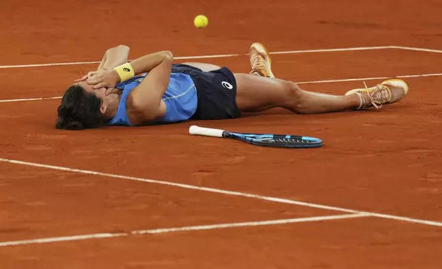 France's Lois Boisson reacts as she won the quarterfinal match of the French Tennis Open against Russia's Mirra Andreeva at the Roland-Garros stadium in Paris, Wednesday, June 4, 2025. (AP Photo/Aurelien Morissard)