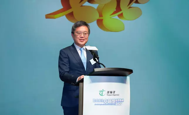 Bus Safety Excellence Award commends multidisciplinary staff and encourages trade to promote safety awareness (with photos/video) Source: HKSAR Government Press Releases