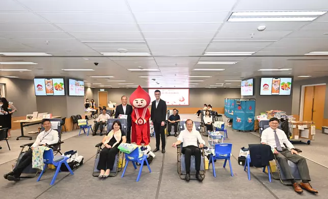 Secretary for Health supports and participates in blood donation drive at Central Government Offices  Source: HKSAR Government Press Releases