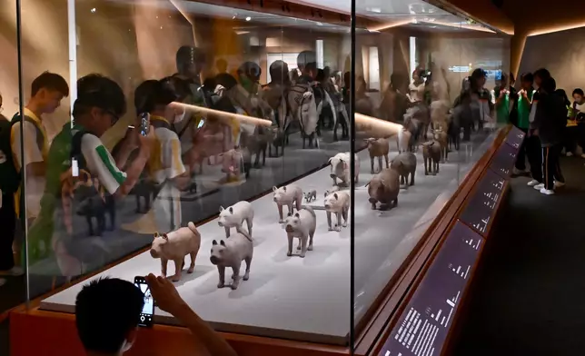 Hong Kong Museum of History's "The Hong Kong Jockey Club Series: The Great Unity - Civilisation of the Qin and Han Dynasties in Shaanxi Province" exhibition receives its 200 000th visitor  Source: HKSAR Government Press Releases