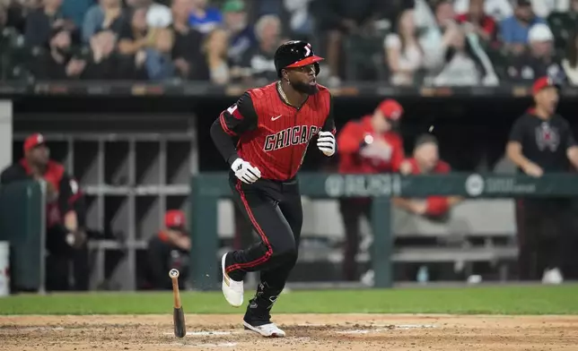 Chicago White Sox's Luis Robert Jr. (88) hits a two-run single during the eighth inning of a baseball game against the Kansas City Royals, Friday, June 6, 2025, in Chicago. (AP Photo/Erin Hooley)