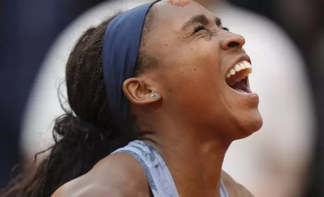 Coco Gauff of the U.S. celebrates as she won the final match of the French Tennis Open against Aryna Sabalenka of Belarus at the Roland-Garros stadium in Paris, Saturday, June 7, 2025. (AP Photo/Aurelien Morissard)