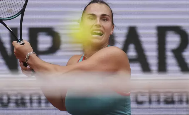 Aryna Sabalenka of Belarus plays a shot against Coco Gauff of the U.S. during their final match of the French Tennis Open at the Roland-Garros stadium in Paris, Saturday, June 7, 2025. (AP Photo/Christophe Ena)
