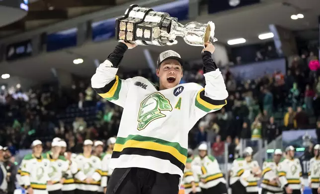 London Knights' Easton Cowan (7) celebrates with teammates after the London Knights defeated the Medicine Hat Tigers 4-1 in Memorial Cup hockey finals, in Rimouski, Que., on Sunday, June 1, 2025. (Christopher Katsarov/The Canadian Press via AP)