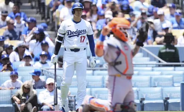Los Angeles Dodgers' Shohei Ohtani (17) walks to the batter's box during the first inning of a baseball game against the New York Mets Thursday, June 5, 2025, in Los Angeles. (AP Photo/Jae C. Hong)
