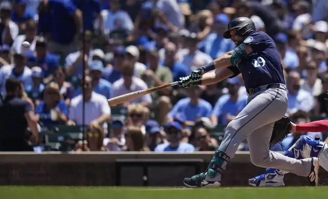 Seattle Mariners' Cal Raleigh (29) hits a home run during the first inning of a baseball game against the Chicago Cubs, Friday, June 20, 2025, in Chicago. (AP Photo/Erin Hooley)