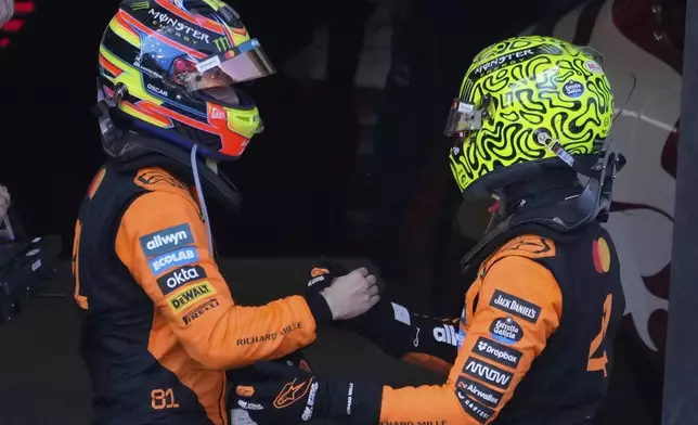 -Second-placed McLaren driver Oscar Piastri of Australia congratualtes the victory to McLaren driver Lando Norris of Britain during the Austrian Formula One Grand Prix in Spielberg, Austria, Sunday, June 29, 2025. (AP Photo/Darko Bandic)