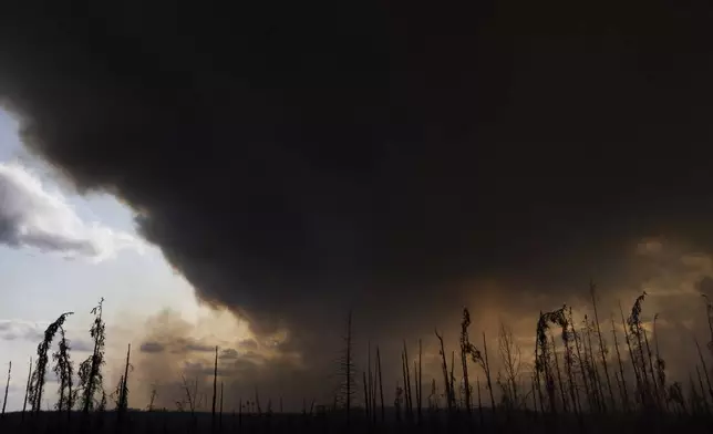 Wildfire smoke hangs in the air above Highway 97 north of Buckinghorse River, British Columbia, on Friday, May 30, 2025. (Nasuna Stuart-Ulin/The Canadian Press via AP)