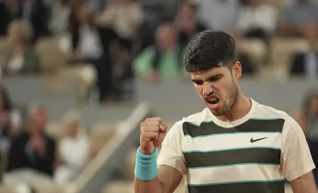 Spain's Carlos Alcaraz reacts as he plays against Italy's Lorenzo Musetti during their semifinal match of the French Tennis Open at the Roland-Garros stadium in Paris, Friday, June 6, 2025. (AP Photo/Thibault Camus)
