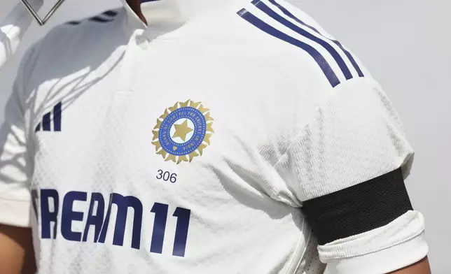 India's Yashasvi Jaiswal wears a black armband to pay tribute to the victims of the Air Indian plane crash, before the start of play on day one of the first cricket test match between England and India at Headingley in Leeds, England, Friday, June 20, 2025, (AP Photo/Scott Heppell)