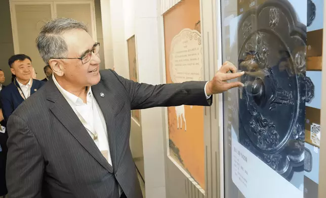 Lester Huang, IoP Chairman and Trustee of The Hong Kong Jockey Club Charities Trust, delivers a speech at the opening ceremony.