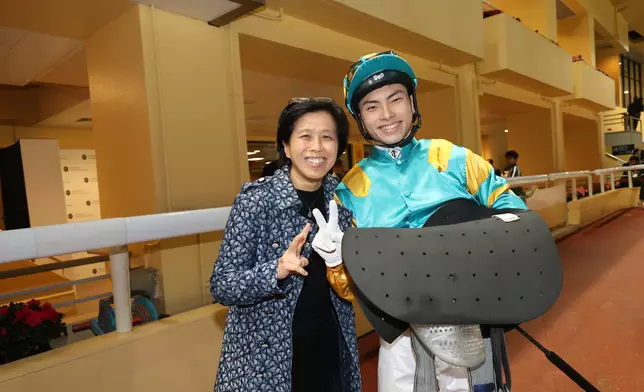 Ellis Wong (right), who joined the Apprentice Jockeys’ School as a Racing Trainee in 2017 and is an apprentice jockey currently riding in Hong Kong. The left is Amy Chan, Head of Racing Talent Training and Headmistress of the Apprentice Jockeys’ School, The Hong Kong Jockey Club.